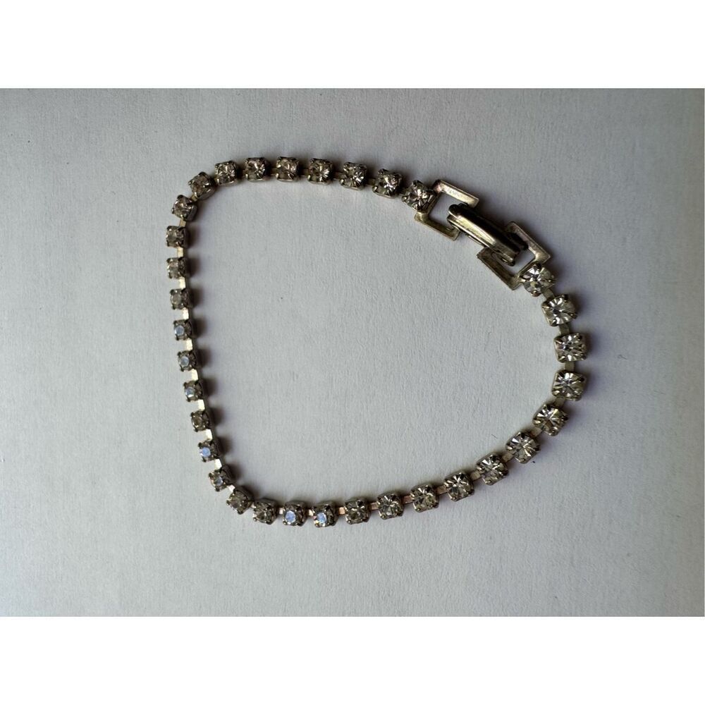 Vintage rhinestone and silver toned clasp on bracelet